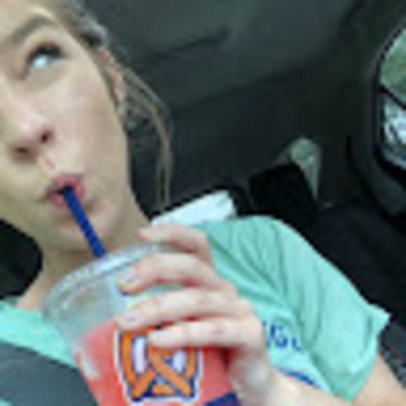 Meet your Posher, Macy - Picture 1 of 1